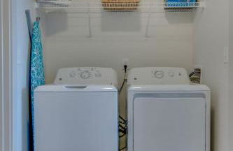 New East Nash - King Bed Short Drive to Dwntwn - Foto 24