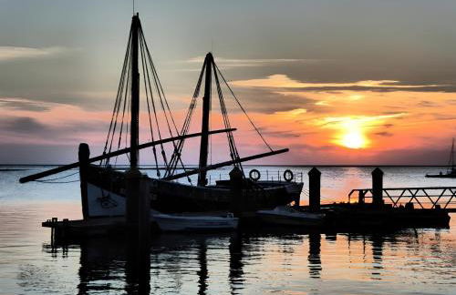 2 Min Island Ferry, Pool, Free Parking - Photo 37