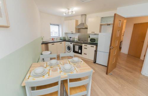Stylish 2-Bed Apartment, City Centre Gem, 1 min walk to Train Station, Free parking - Foto 17