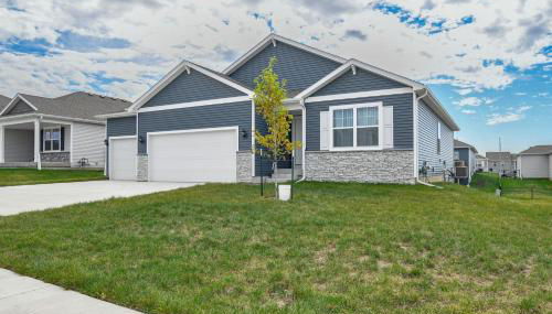 1 Mi to Golf Quiet Waukee Home with Fireplace! - Foto 3