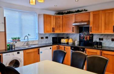 2 Bed Cosy House in London by Zaftastic Stays - Photo 6