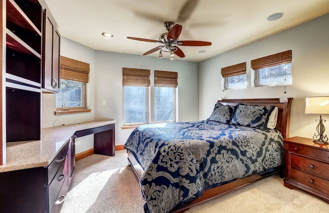 Stunning Forest Retreat - Walk to Upper Truckee River! - Foto 5