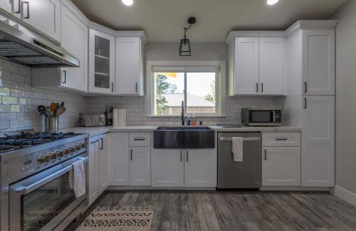 Relaxing 3BR Home with Vineyard View Rooftop Deck and Game Room - Foto 14