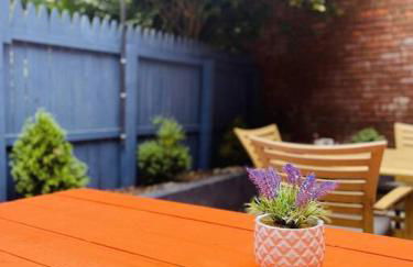 1850s historic Row House 7min train to NYC with private backyard - Foto 62