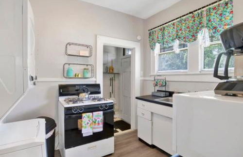 Charming Midtown Apt - Hannon Hideaway Unit C - Photo 12