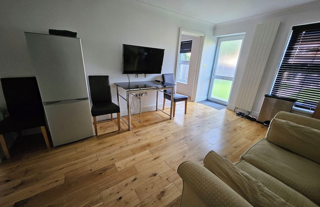 SnoozeDen Westmead – Windsor Castle & Legoland - Foto 18