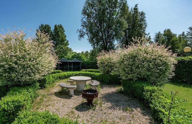 Quaint Holiday Home in Friesland by the Lake - Foto 18