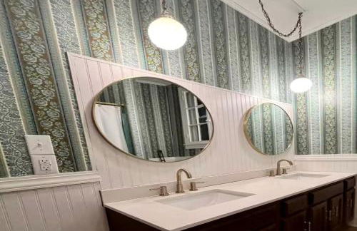 Classic Lakeside Estate Stay with Cozy Living Spaces & Outdoor Adventures in Kuttawa, Kentucky - Foto 21