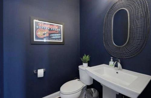 WeHo Nashville Home, Geodis Park, Private Movie Theater! 10min to Broadway! Sleeps 10! - Foto 36