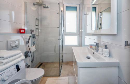 Sea View Apartment Joshua near Žnjan Beach in Split - Photo 28