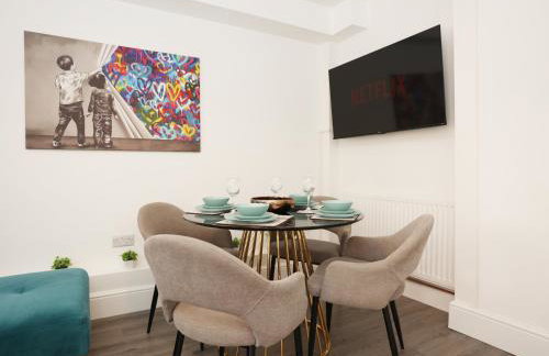 North Rd Apartment with Garden by N And N Stays Ltd, Close to vibrant Gloucester Rd with plenty of restaurants and shops near by, free on street parking - Foto 5