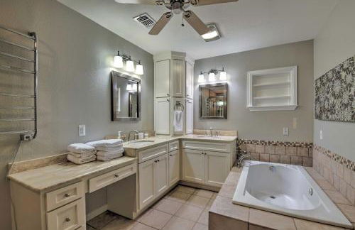 Spacious Granbury Home with Lakefront Outdoor Oasis! - Foto 15