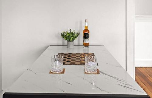 Charming 2nd-Floor Flat 3BR 2BA Free Parking - Foto 9