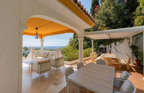 Large Family Villa 500m From Beach with Stunning Views - Photo 7
