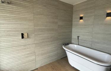 Casa 08 Monte Boa Vista - Piscina Privativa, Sauna e Ofurô de Imersão - Photo 2