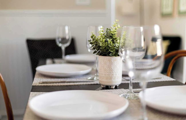 Casa Leslieville - 2BR Suite w LRG Patio - Photo 17