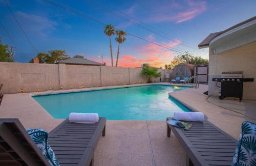 North Vegas Family Oasis 4BR, Pool, BBQ, Games - Foto 25