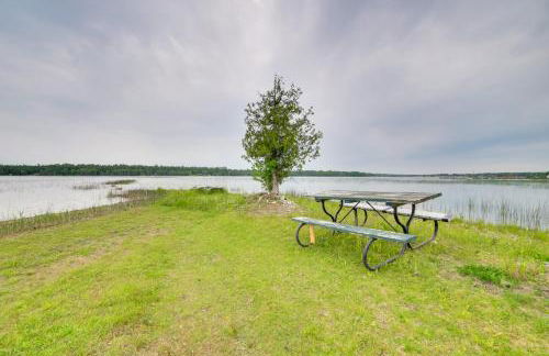 Sandy Beach and Sunset Views Cedarville Cabin 3! - Foto 31