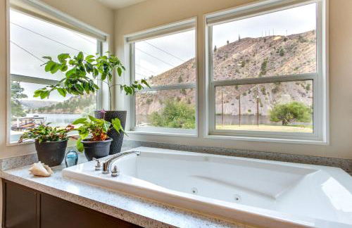 Riverfront Helena Retreat with Small Dock and Kayaks! - Foto 15