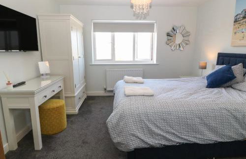 Beach Apartment 9 - Photo 12