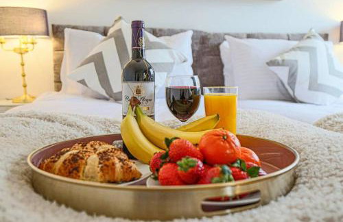 Luxury 5 Bedroom 3 Bathroom House - Smart TVs with Sky and Netflix, Super Fast WiFi, Free Parking by Yoko Property - Foto 29