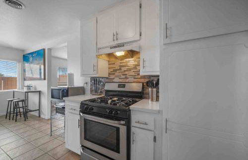 Family Retreat w/ Theater, Pool & Outdoor Dining - Foto 29