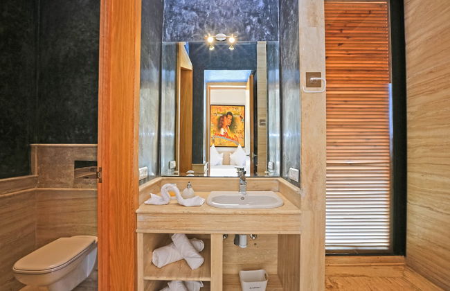 Impeccable 5-bed Villa in Marrakech - Photo 18