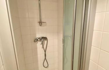 Superbe LOFT centre-ville - Sauna - parking privé -Clim- 1 à 10personnes - Foto 45