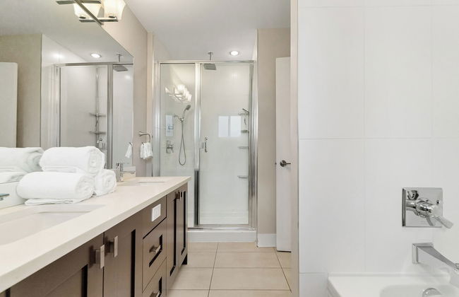 Opulent Oasis Exquisite 2Bedroom Retreat - Photo 32