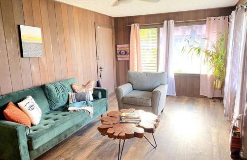 THE HILO HOMEBASE - Charming 3 Bedroom Hilo Home, with AC! - Foto 6