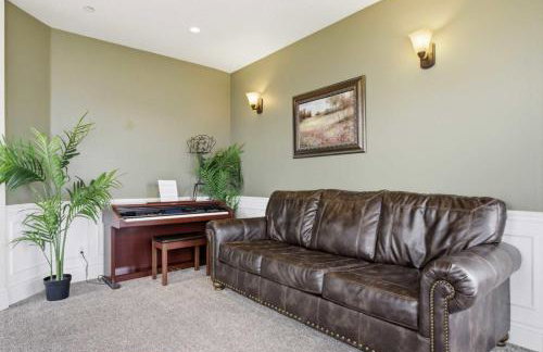 Private Family Home with Hot Tub - Foto 39