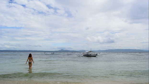 Disfrutando de un baño en la playa