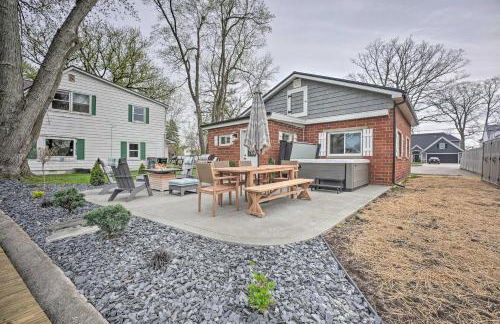 Waterfront Syracuse Home with Patio and Fire Pit! - Foto 23