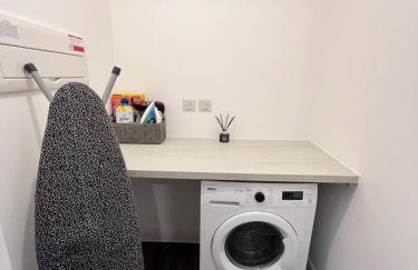 Modern 2 Bedroom Apartment - Photo 27