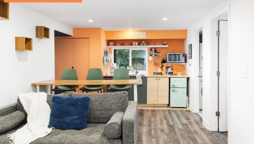 The Ferry House - Photo 5, stove, minibar