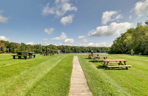 Fire Pit, Games and Outdoor Fun! Poconos Retreat - Foto 34