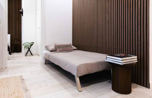 Modern Boutique Apartment - Photo 25