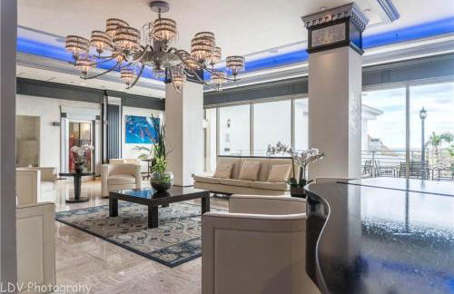 Oceanview on SAND located in Ocean Manor Resort Fort Lauderdale Beach 2 bed 2 bath spacious corner unit partial ocean view - Foto 35