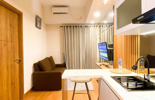 Comfy and Modern Look 1BR LRT City Jatibening Apartment - Foto 12