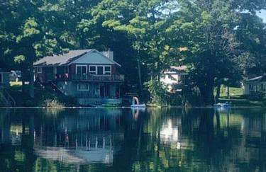 Bryan Lake Oasis in Downtown Lake Ann - Foto 2