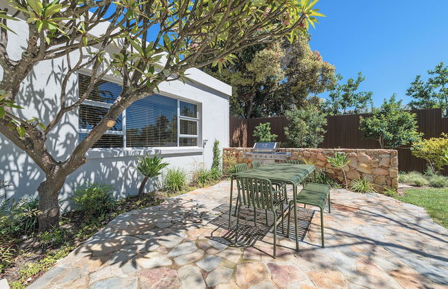 Relax in Style at This Stunning Villa in Camps Bay, Cape Town - Photo 30