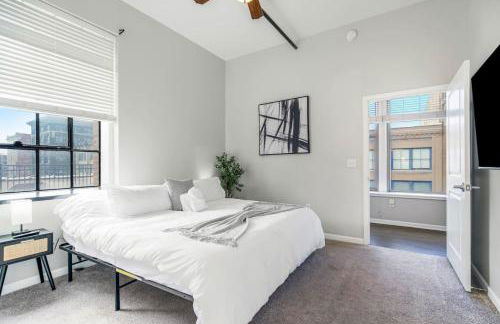 Chic 2BR-Parking, Rooftop,Near Arrowhd & TMobile - Foto 60