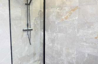 Appartement Cosy avec Balnéo - Tout à pied - Foto 17