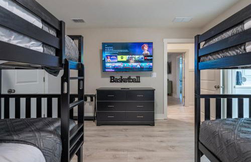 Modern Emerson retreat close to LakePoint Sports - Photo 27