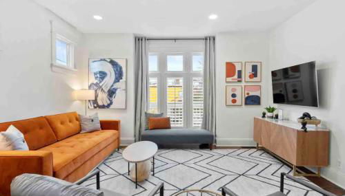 Two Decks to Enjoy Walk to 5 Points Faves Garage Close to Dining and Bars Board Games 10 Mins to Broadway 24 Hour Hospitality - Foto 2