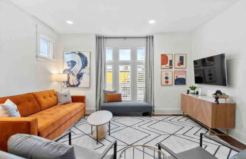 Tranquil East Nashville Zen Retreat with 2 Patios, Garage Parking, Yoga Mats Included, Covered Patio and Deck, Walk to Five Points Dining & Bars, Board Games, 10 Min to Broadway, 24 Hr Hospitality - Foto 1