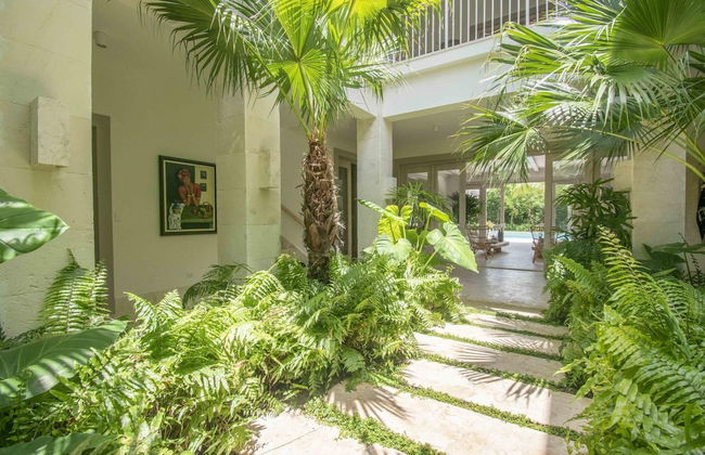 Stylish Fully-staffed Villa Near Beach and Lagoons in Exclusive Golf Resort - Photo 5