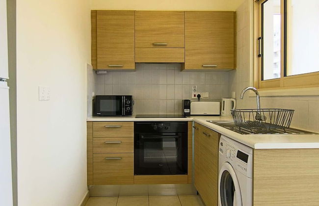 Phaedrus Living: City View Luxury Iras Flat 102 - Photo 6