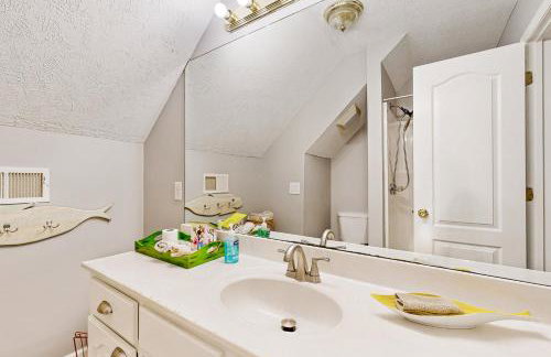 1 Mi to Pickwick Lake! Tranquil Wooded Cabin - Foto 12