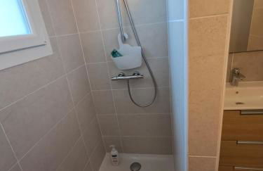 Le 8 - Appartement 2 chambres calme, tout confort, parking privé gratuit, à 2 pas des Allées Provençales - Photo 15